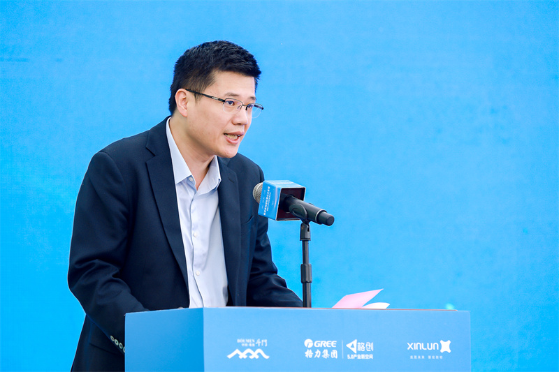 胡传伟.jpg 胡传伟.jpg